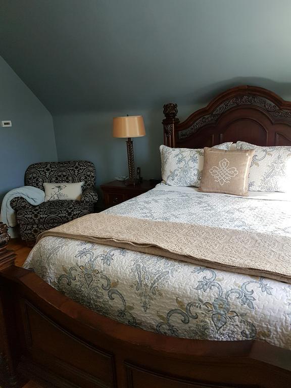 Quartermain House Bed & Breakfast Фредериктон Экстерьер фото