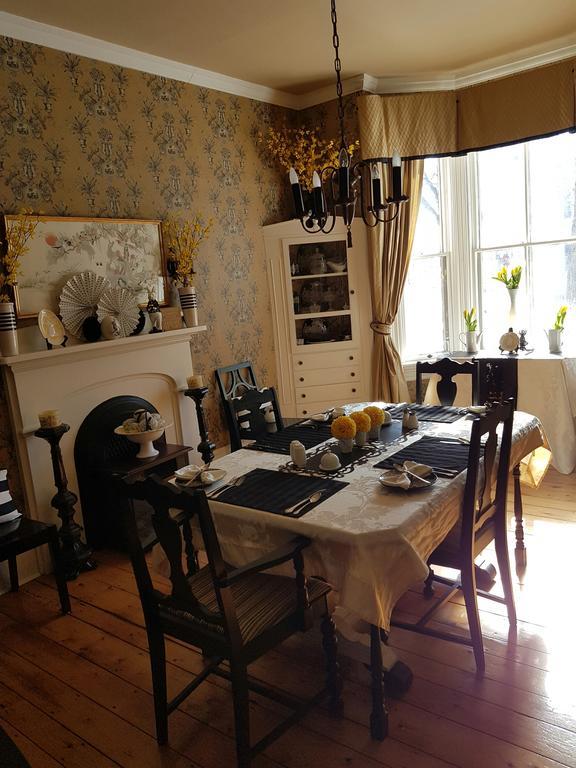 Quartermain House Bed & Breakfast Фредериктон Экстерьер фото